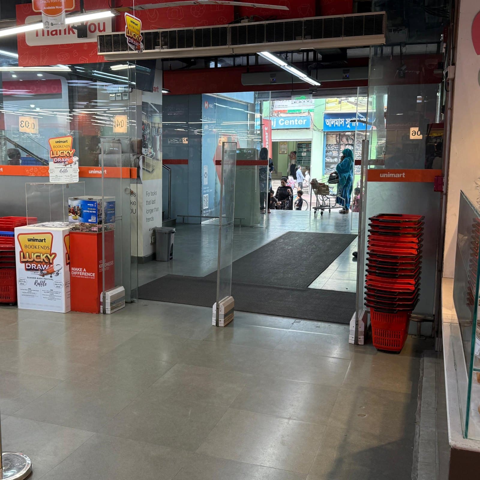 EAS gates at the entrance of Unimart, Dhanmondi, Dhaka