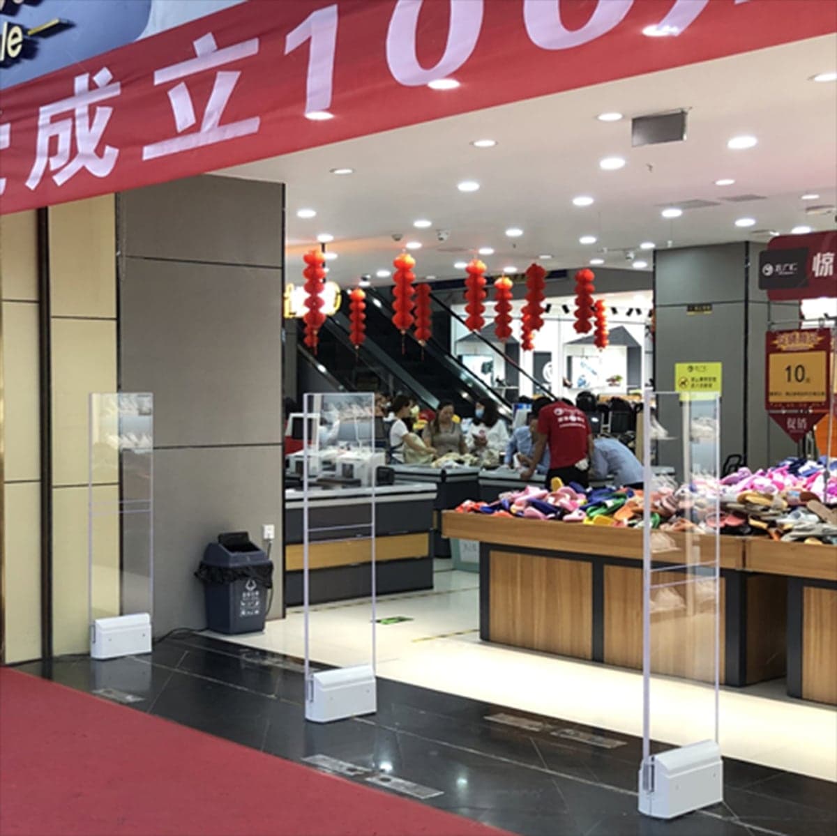 Sentra AM116 installed at a store entrance