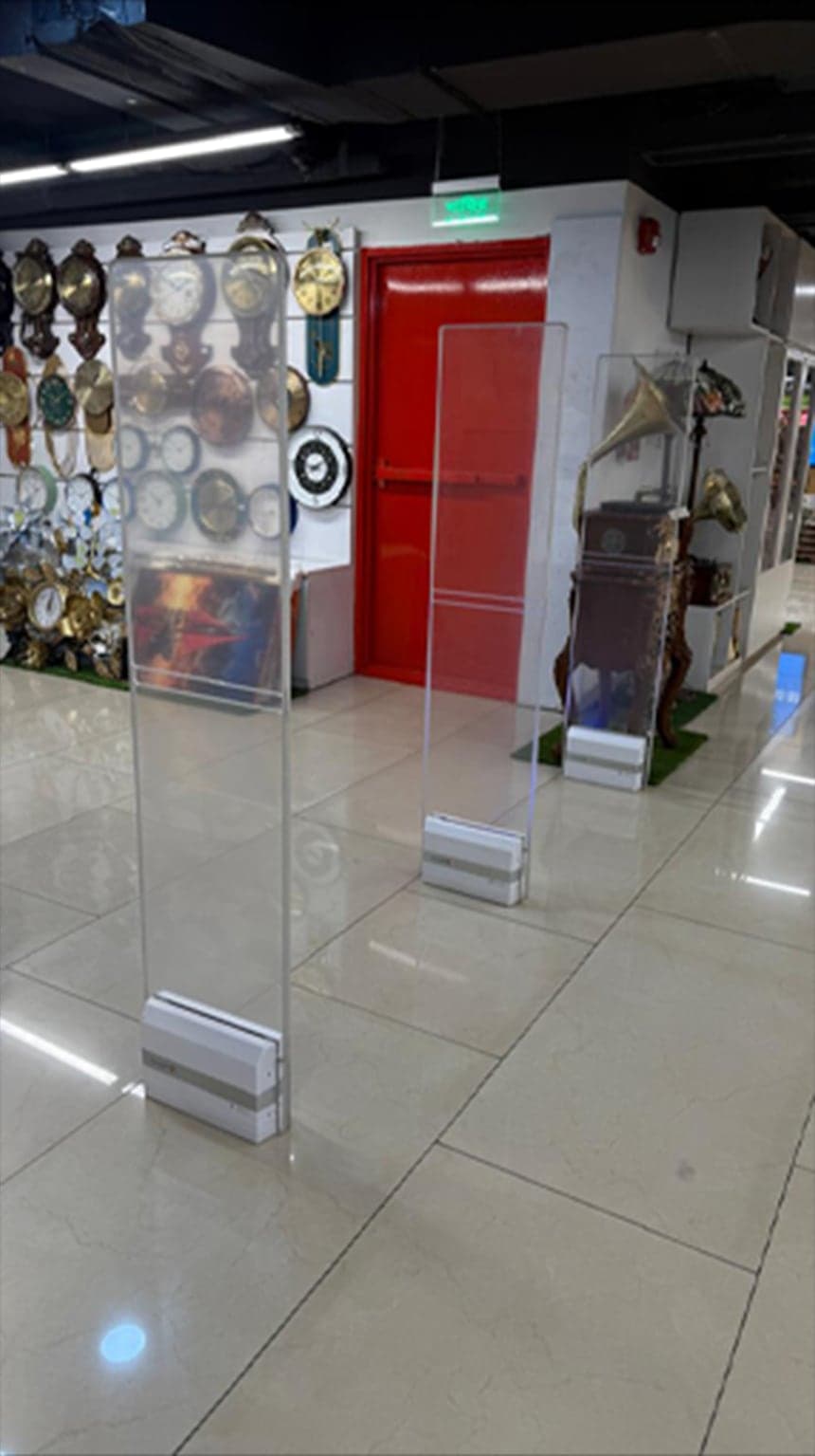 Checkpoint AMM10 installed at a store entrance
