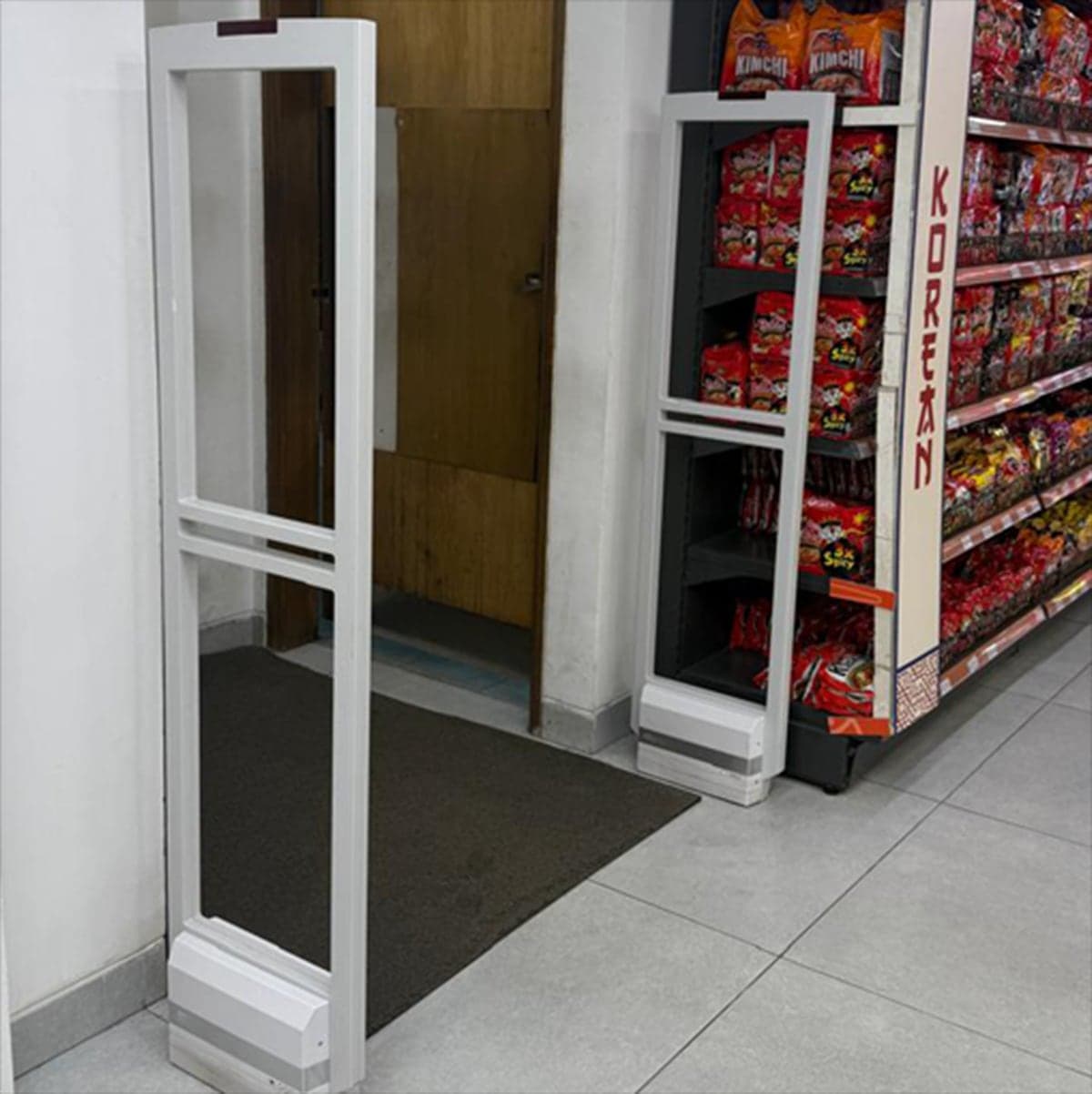 Checkpoint AMF10 installed at a store entrance